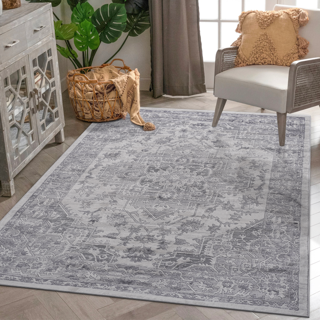 NAAR MARFI Collection 5X7 Silver / Oriental Area Rug