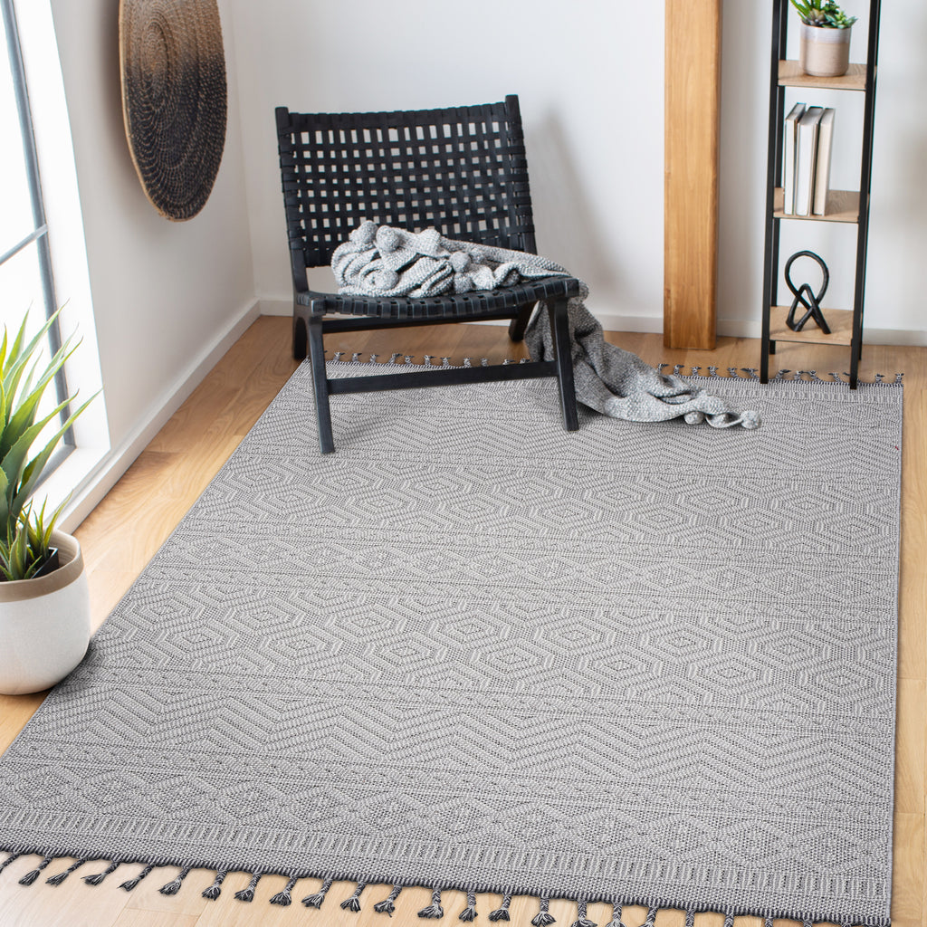 LOOM & LUXE Collection 8X10 White /Geometric Indoor/Outdoor Area Rug
